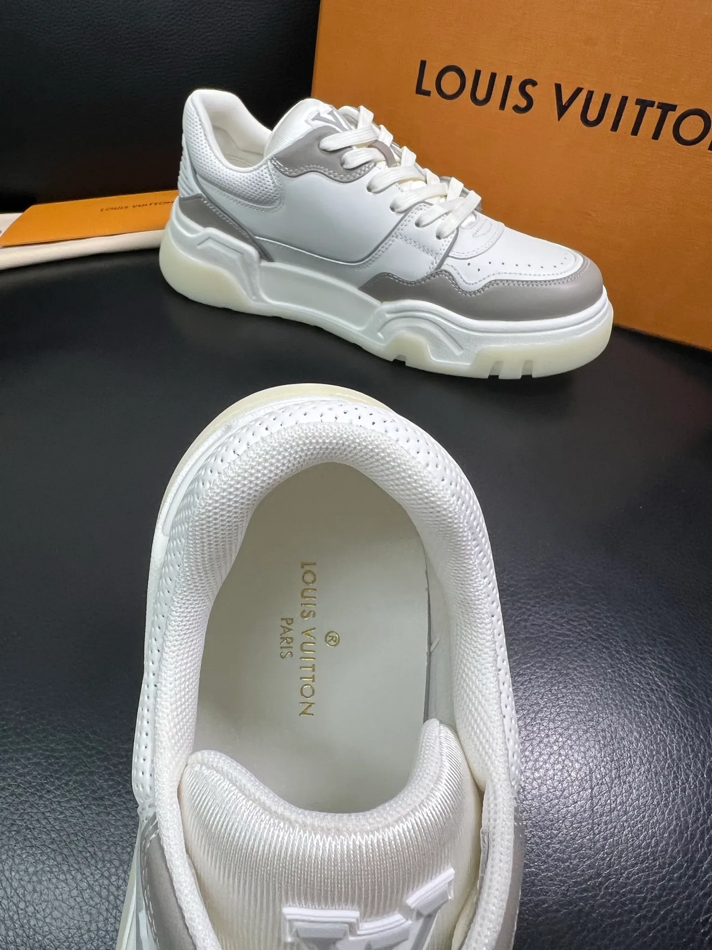 Men's shoes 💰900 Lv top purchase Louis Vuitton, counter synchronization, uppers imported from Italy cowhide, imported mesh padding soft and comfortable, soles: original soles specially provided by the original factory, T men's shoes 💰U exclusive movable molded soles super comfortable, original factory and single goods, high quality, welcome to compare, code number 38-44 (customized 45) 85883